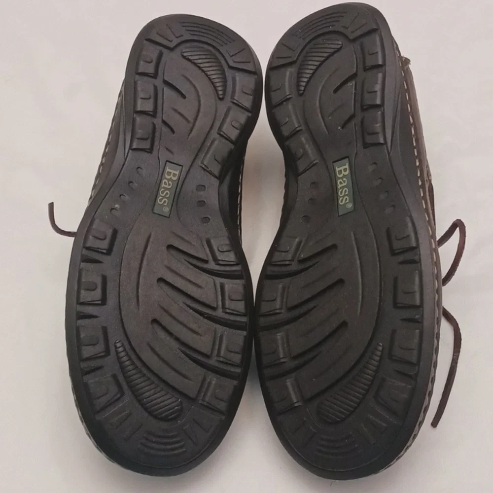Bass size 9M men's brown upper leather shoes.